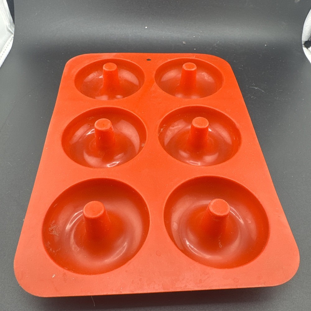 Mrs. Anderson’s Baking  Silicone Donut Pan makes 6 donuts