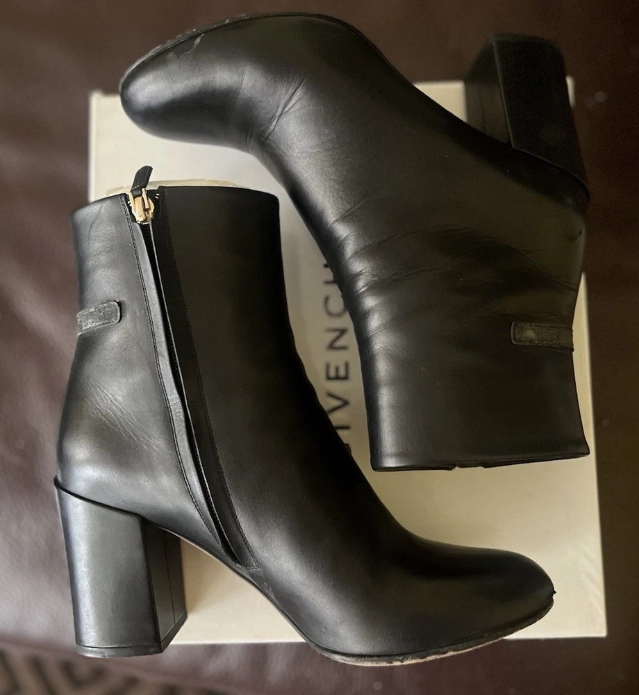 Givenchy Black Round Toe Ankle Boots 39 Retail $1095