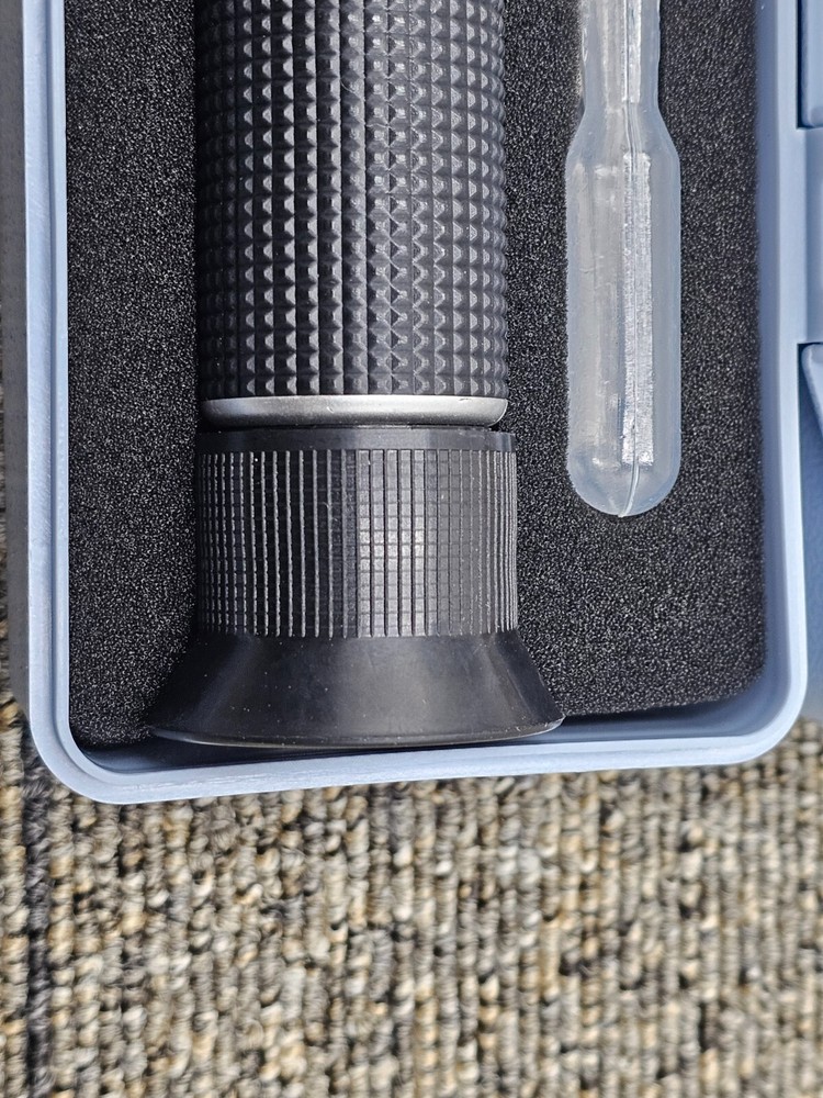 AUTOUTLET Salinity Refractometer Automatic Temperature Compensation TL277