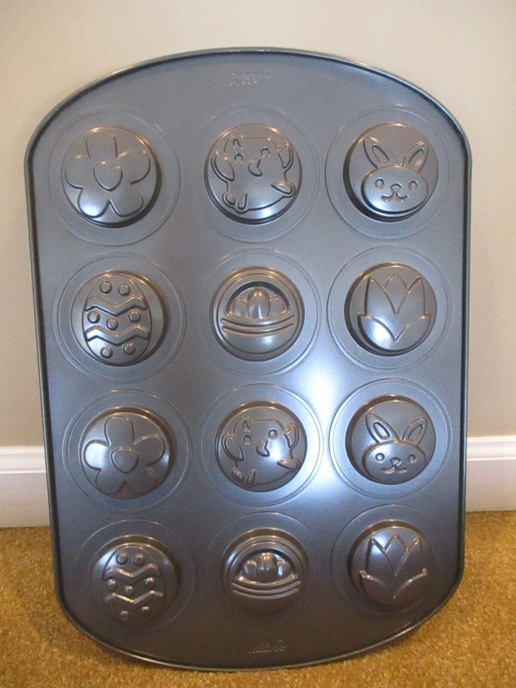 Wilton COOKIE SHEET PAN 12 MOLD EASTER Bunny Chicks Eggs, Basket 16" X 11"
