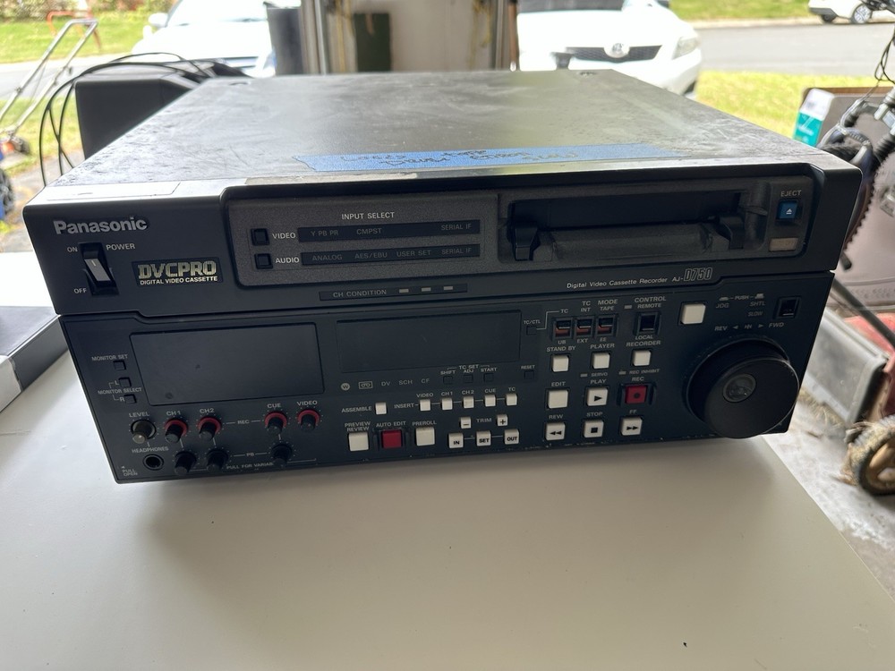 Panasonic AJ-D750 Digital Video Cassette Recorders