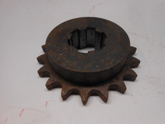 50B18 SPROCKET *SOME SHELF WEAR*