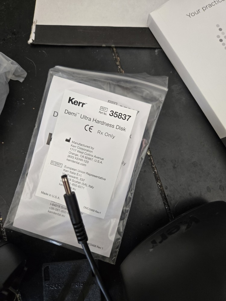 Demi Ultra LED Kerr Curing Light, Includes Box, Manual, Transformer