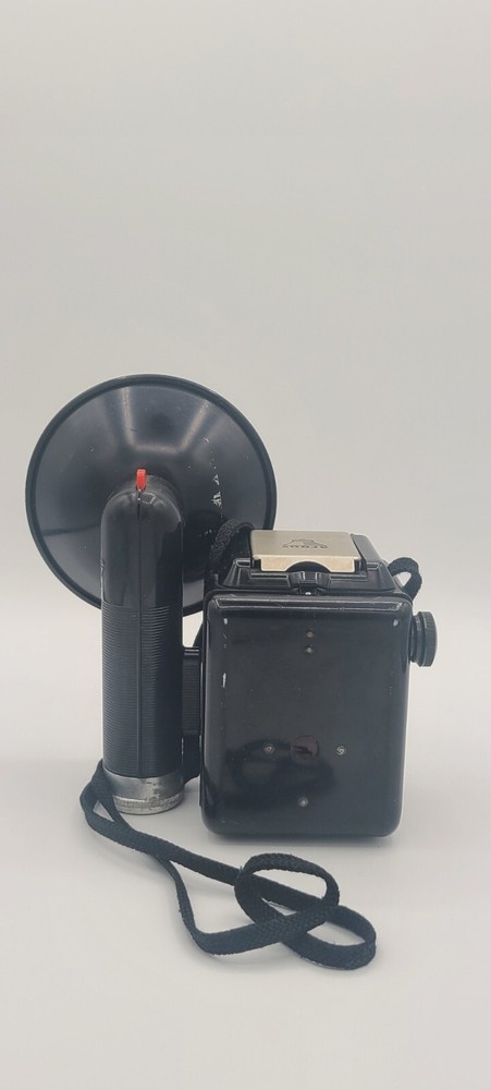 Vintage  Argus Seventy-Five Camera w/Flash & Case.