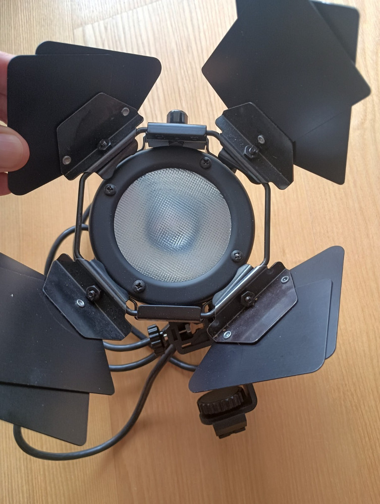 Lowel iLight 100 Watt Studio Video Light i-Light in Excellent Condition