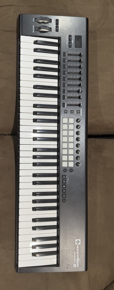 Novation Launchkey 61 MK2 MIDI Keyboard Controller USB 61-Key – Tested Working