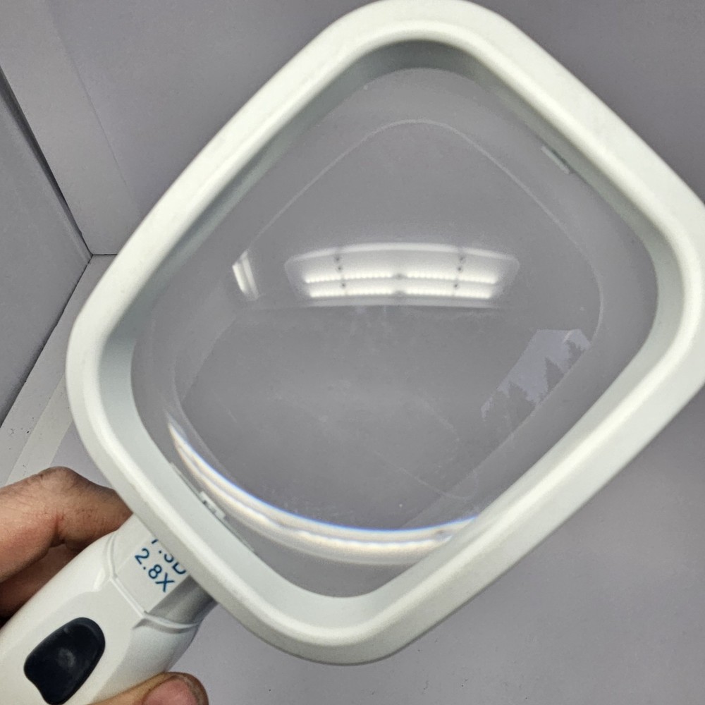 Coil Lighted LED Handheld 2.8X 7.3D Magnifying Glass Tested For Reading Etc