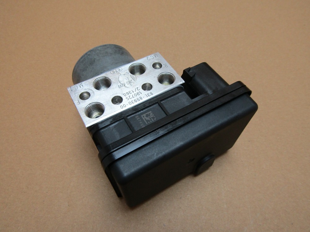 Yamaha YZF-R1M 2020 ABS pump control unit module (9488)