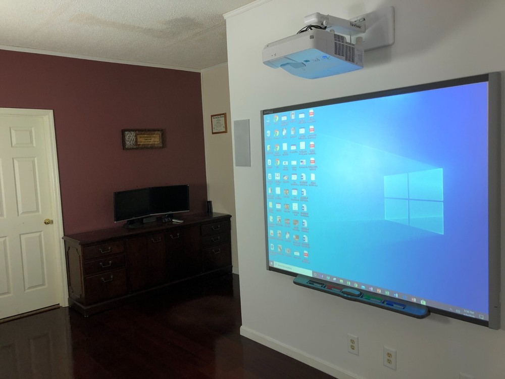 SMART Board SB680 77" Interactive Whiteboard In Excellent Condition With Pens