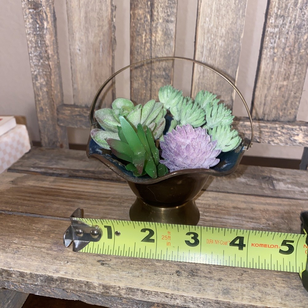 Brass Ruffled Edge Basket Decoration