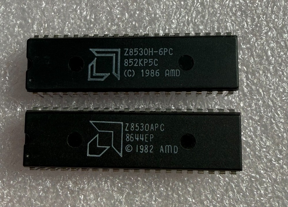 2ea AMD Z8530H-6PC SERIAL COMM CONTROLLER, 40 Pin Plastic DIP