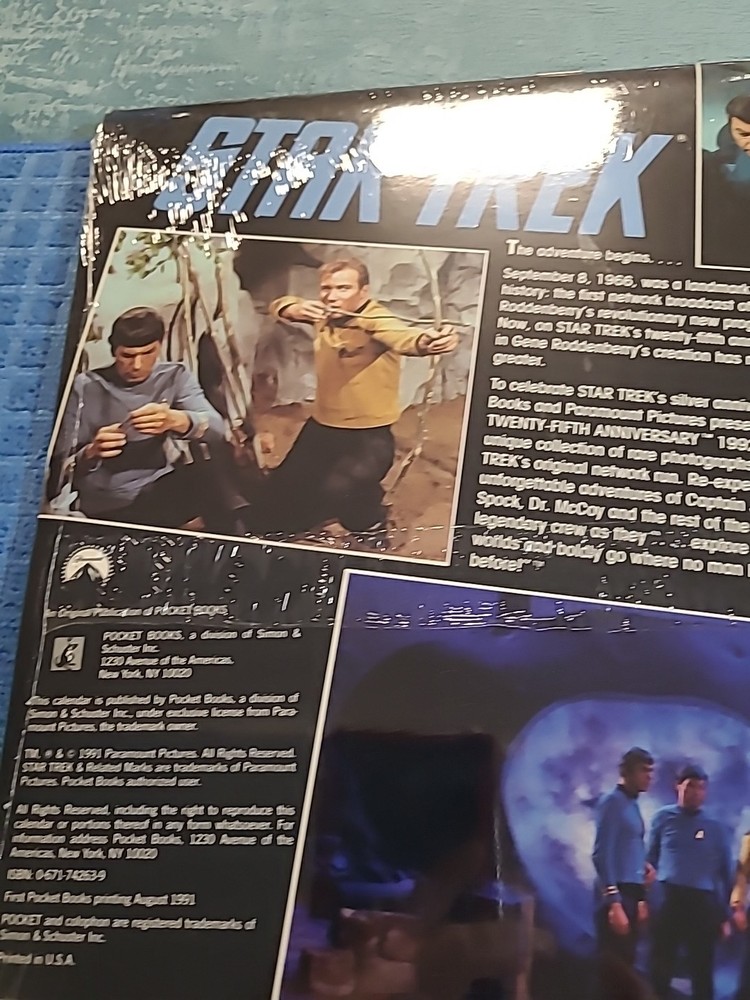 1992 STAR TREK CALENDAR SEALED ( BIN M)
