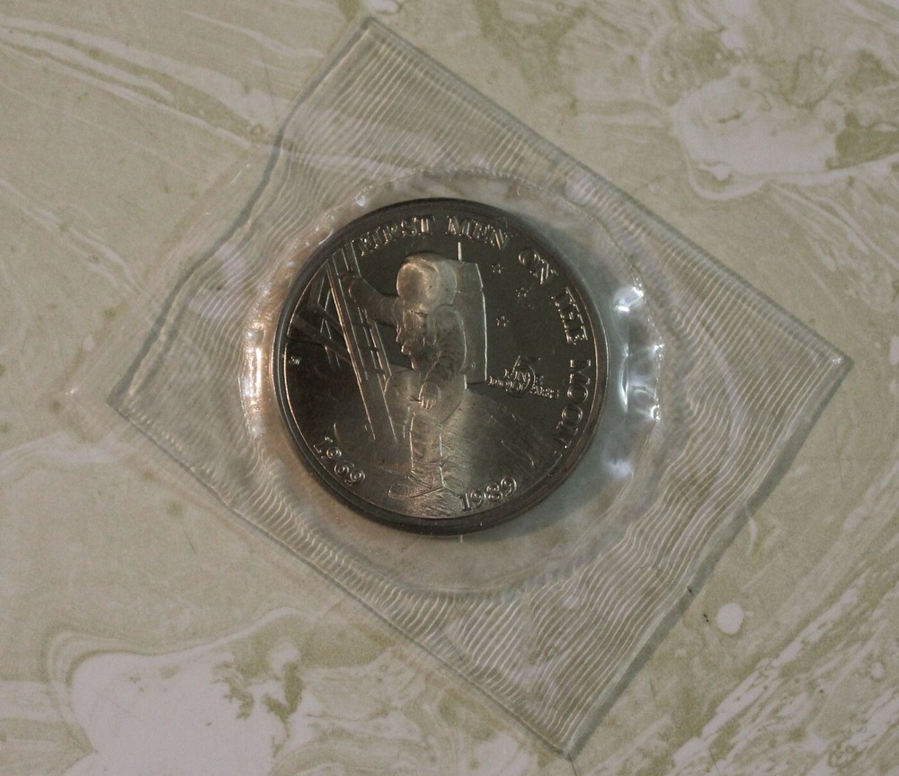 FIRST MAN ON THE MOON $5.00 COIN MARSHALL ISLANDS