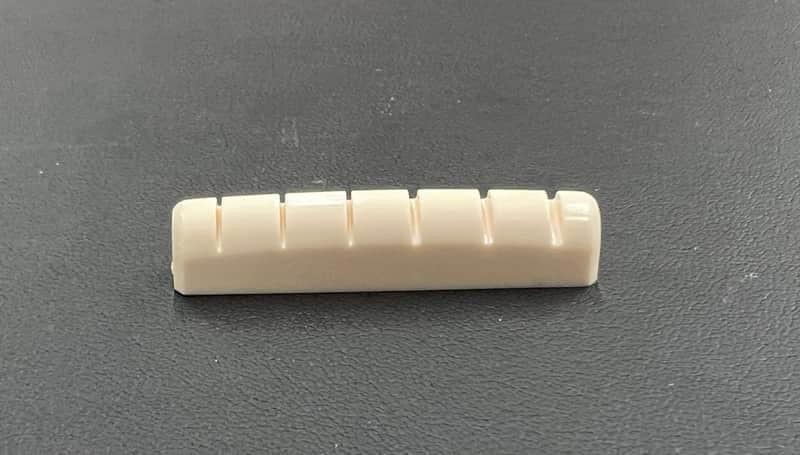 Folk W.D. Guitar Nut (V23717)