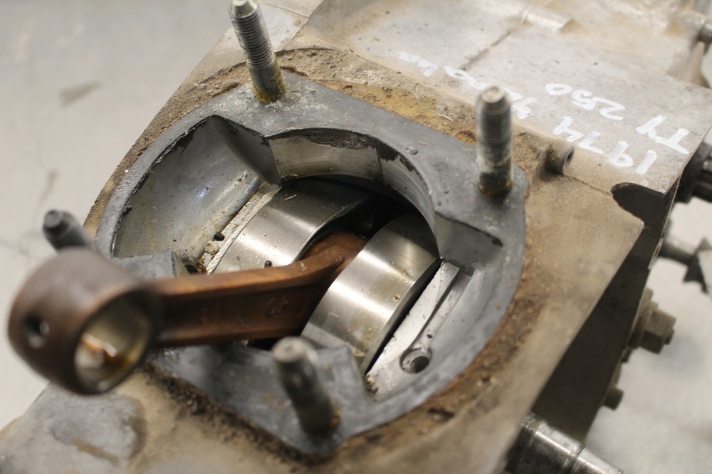 1974 Yamaha TY250 ENGINE MOTOR BOTTOM 7SM2106