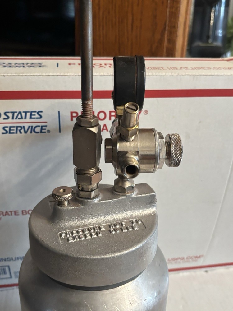 Binks Aluminum Pressure Cup - 80-295