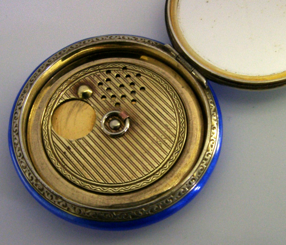 BEAUTIFUL SOLID STERLING SILVER ENAMEL COMPACT BOX 1927 ANTIQUE