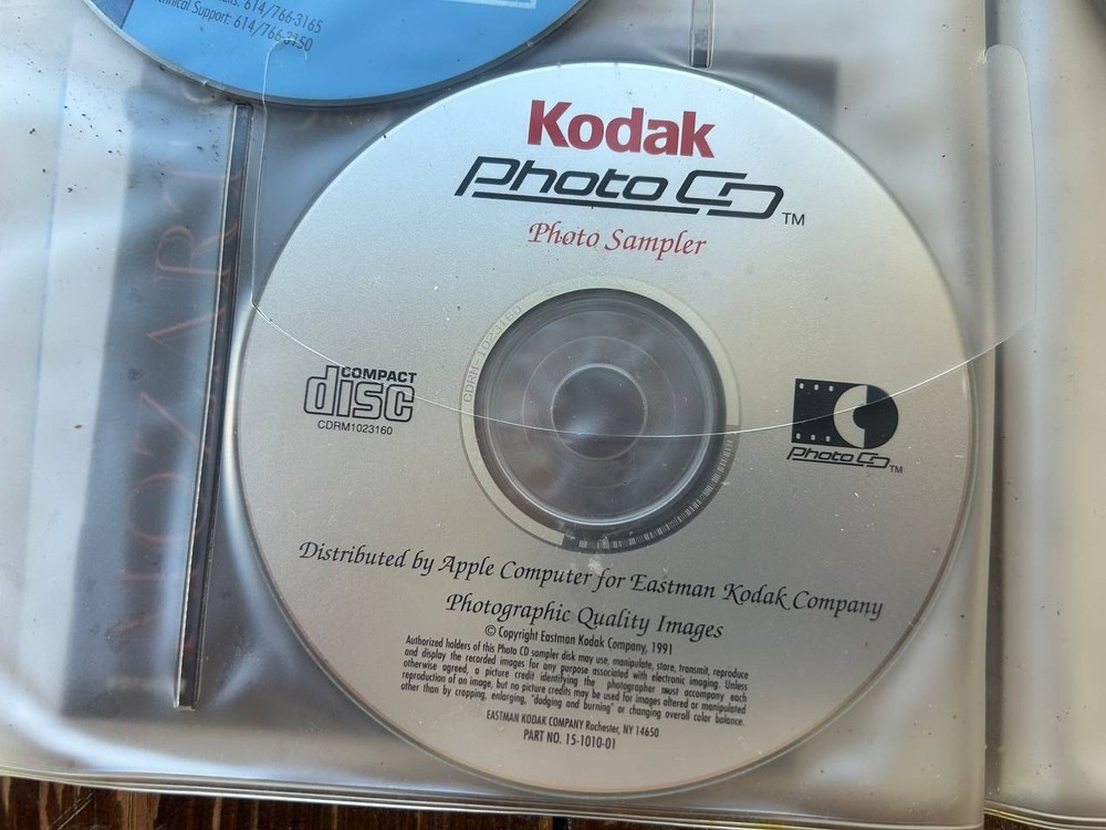 Apple Macintosh Compact Discs CD-ROM Sampler Lot w Case Nautilus Kodak