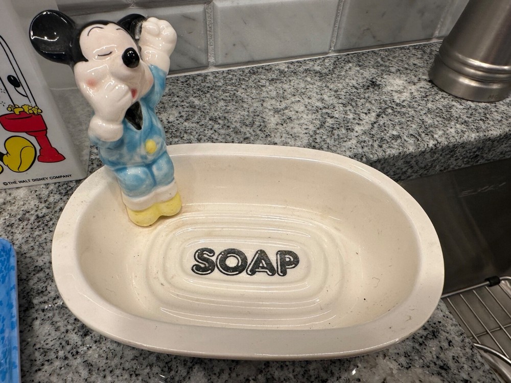 Mickey Mouse bathroom decor
