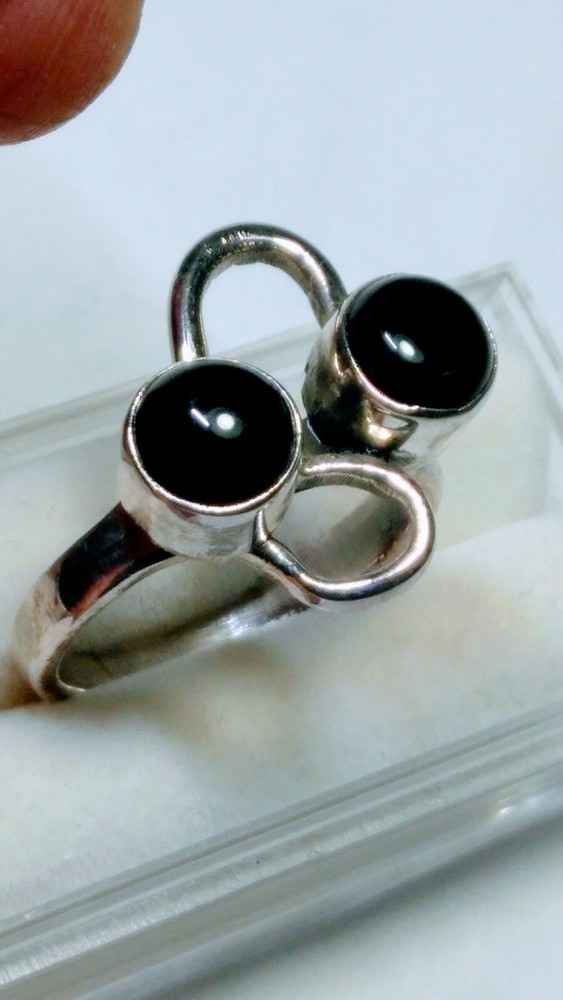 FETCHING STERLING SILVER .925 RING WITH BLACK ONYX IN SIZE 8.5!