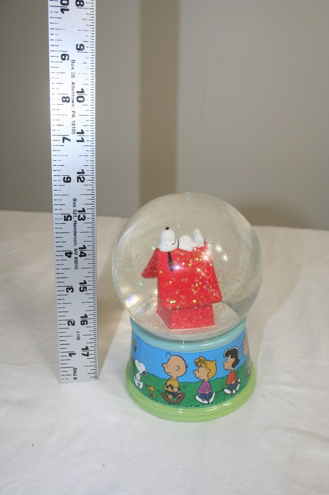 Peanuts Group Walk outside Snow Globe 2020 Christmas