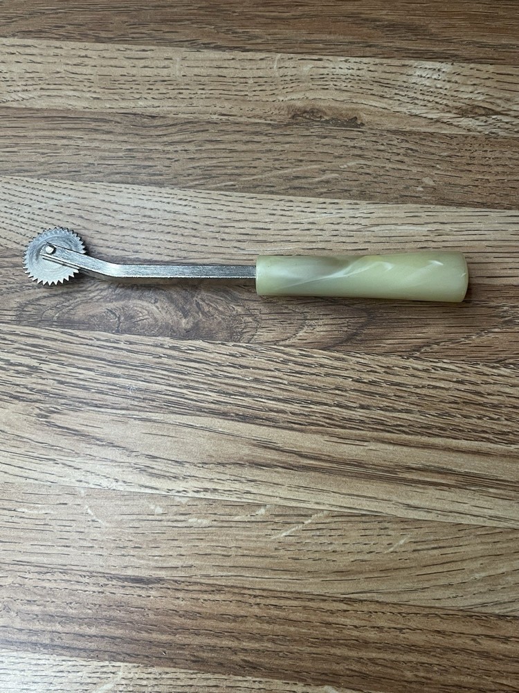 Vintage Bakelite Dritz Tracing Wheel