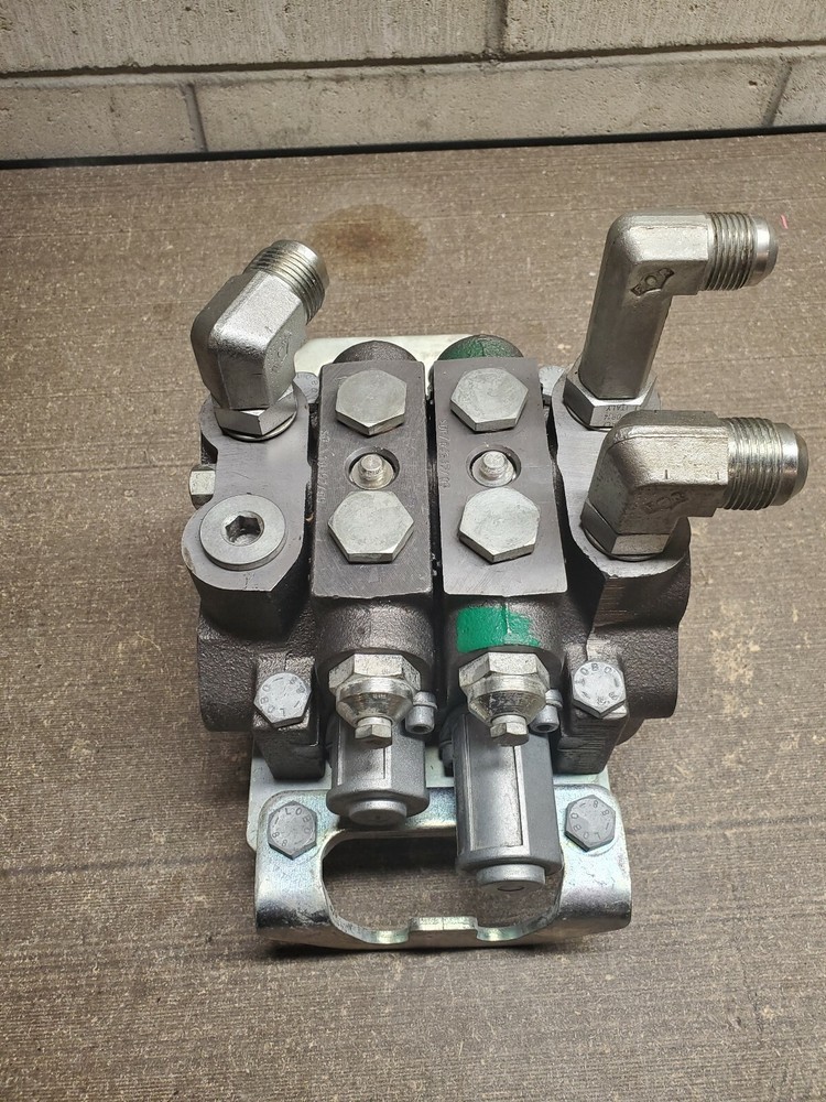 NEW CNH Control Valve part# 4713572