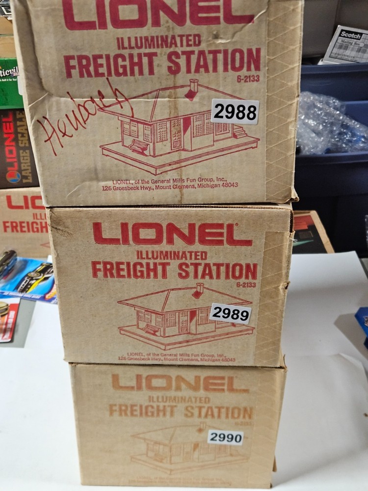 LIONEL 6-2133 Illuminated Freight Station