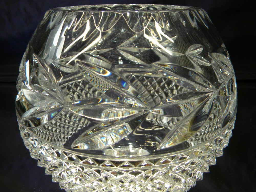 BEAUTIFUL CRYSTAL BALL VASE