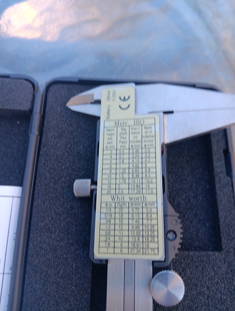 Electronic Digital Caliper 0-150mm With Case and Battery