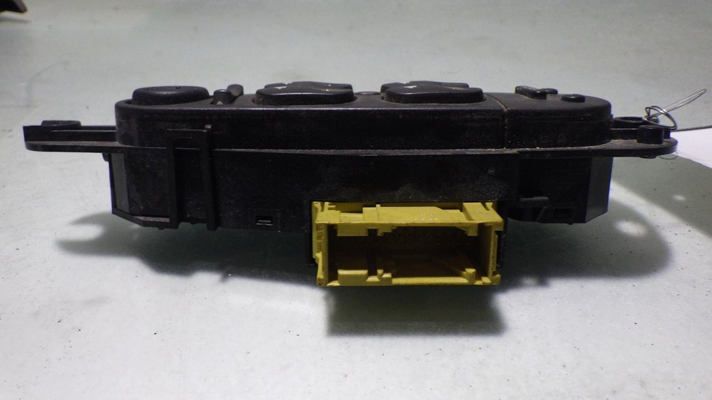 02 JAGUAR S TYPE Front Door Switch