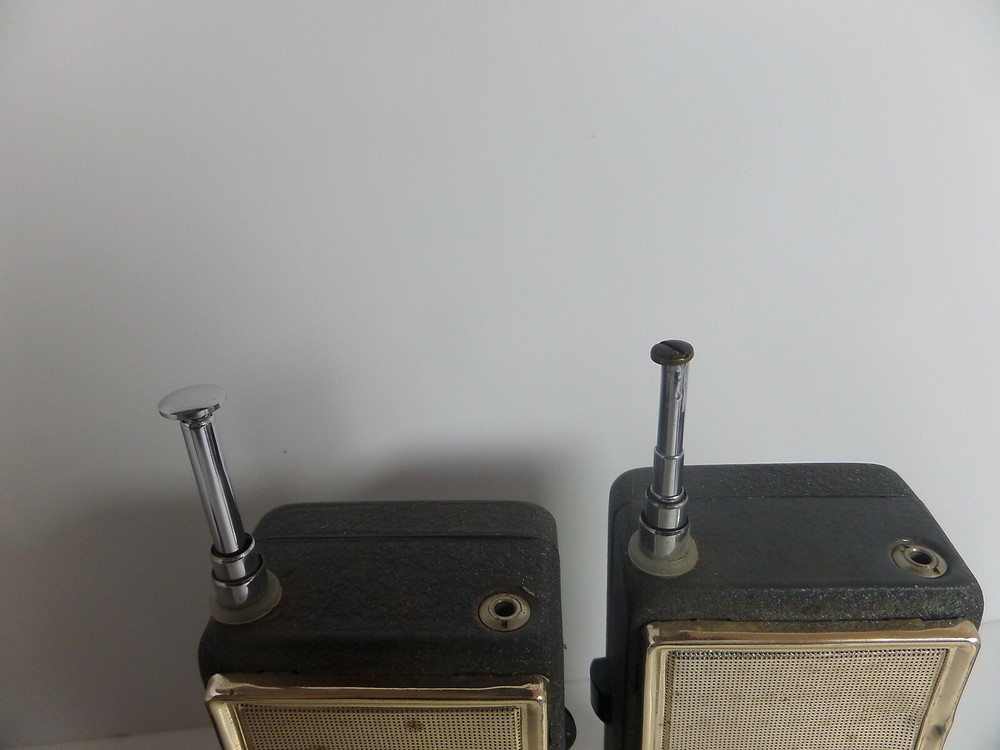 Triumph 9 walkie talkie set (S1)