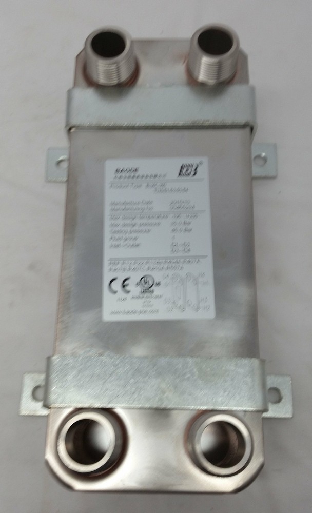 30 Plate Water to Water Brazed Plate Heat Exchanger 1" MPT Ports w/ Brackets