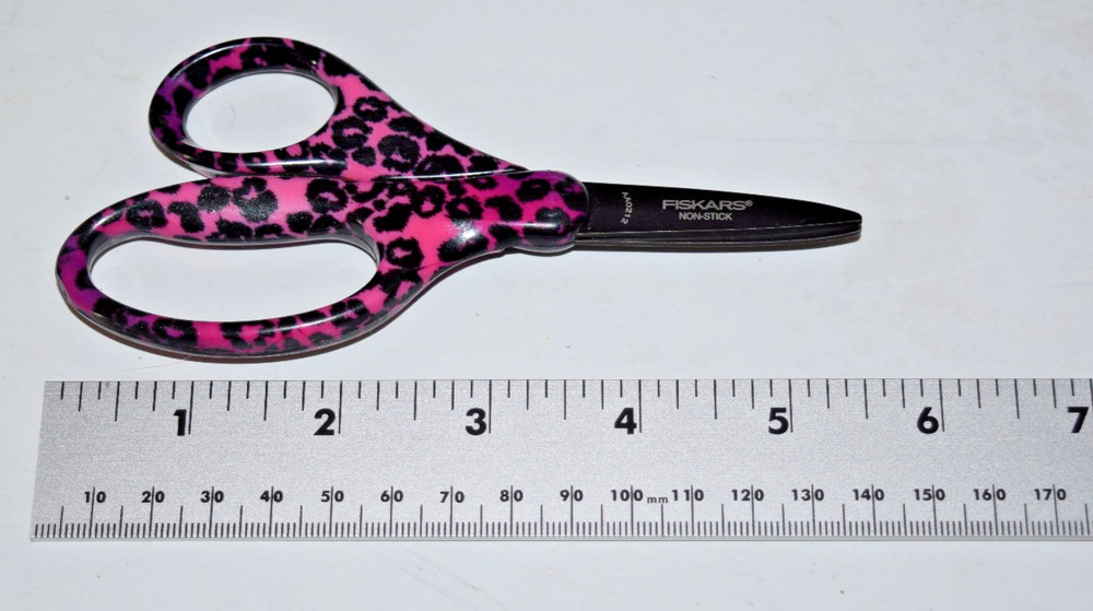 FISKARS NON-STICK AA0212 Comic Text Scissors 2"