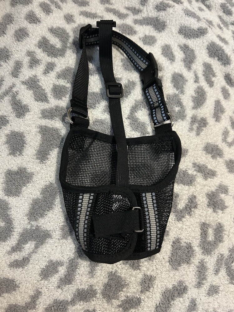 Black Mesh Dog Muzzle with Adjustable Straps Size L New Without Tags Dog Muzzle