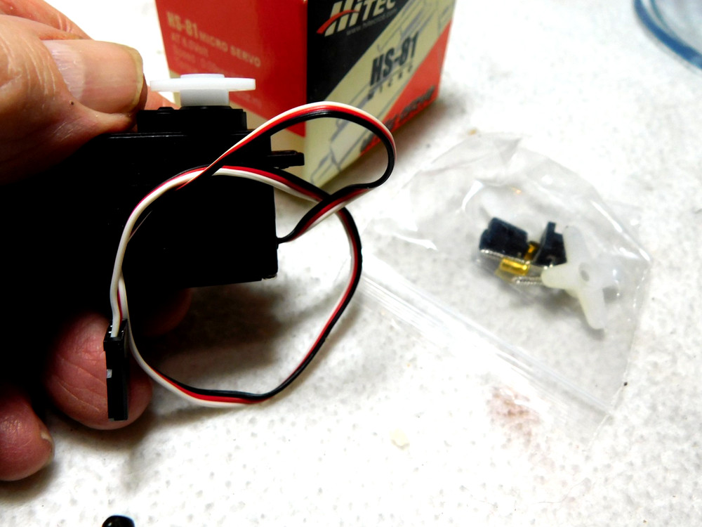 NOS Hitec Servo HS-81 Micro in Box