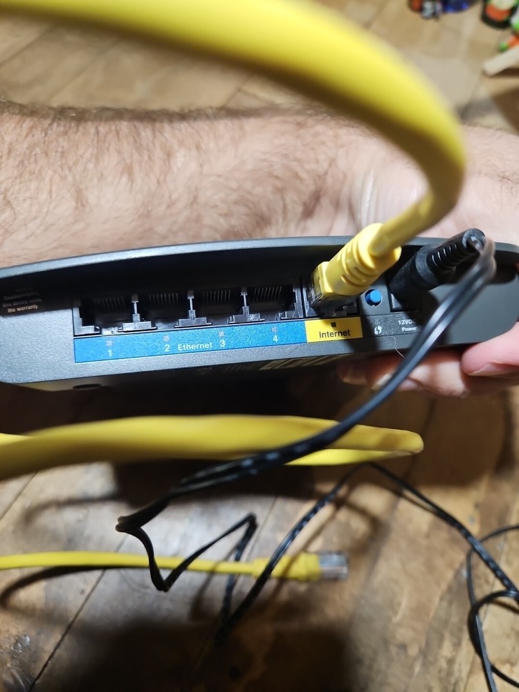 Cisco Linksys E900 With Adapter