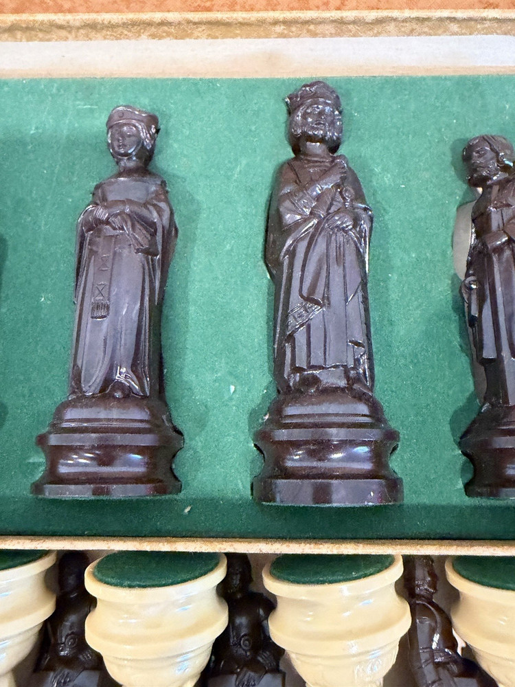 Vintage Renaissance Chess Set Figural E.S. Lowe Complete w Box Display Decor