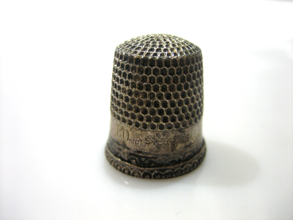 VINTAGE STERLING SILVER SIGNED SC 10 THIMBLE