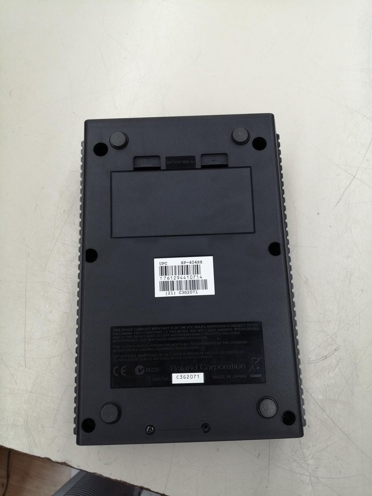 Roland SP-404SX Linear Wave Sampler DJ Workstation 29 Effects Silver Compact Box