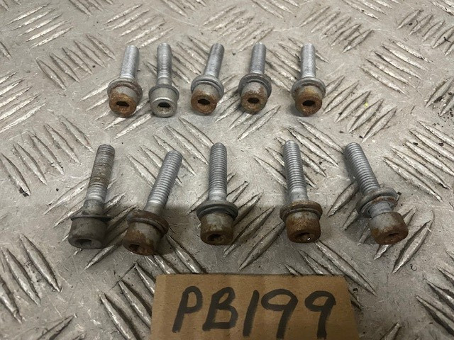 PIAGGIO MP3 125 front wheel bolts 2012