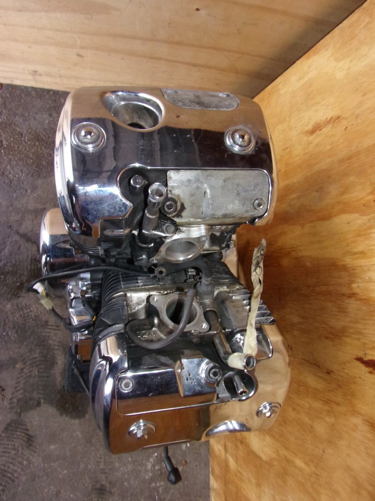 920 A HONDA SHADOW VLX 600 2000 ENGINE Q 188 R