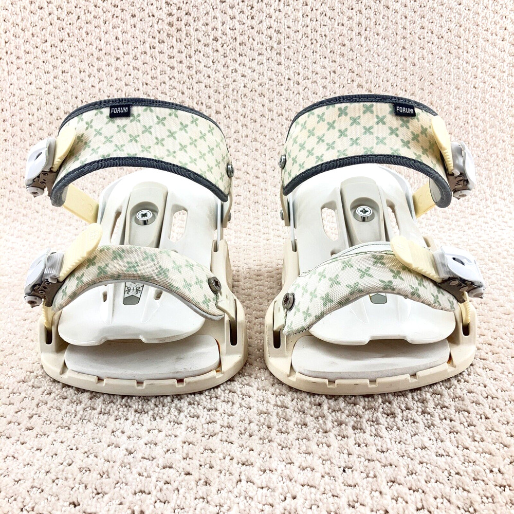 FORUM Snowboard Bindings Size S-M White Discs Hardware Screws Great Condition