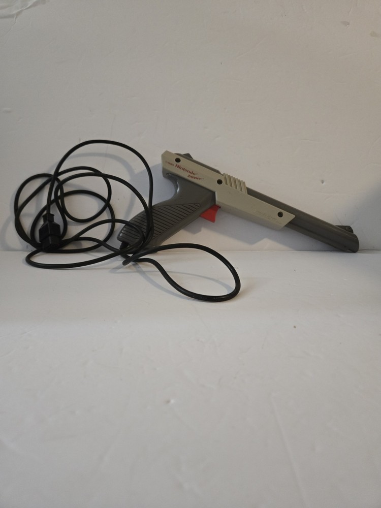 Nintendo Zapper Light Gun Controller Gray/Red Wired for NES Console