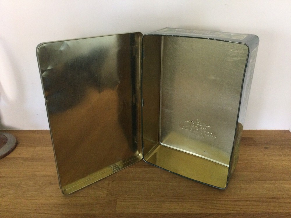EMPTY Presentation Tin Box Moët & Chandon Champagne Collectable Rare