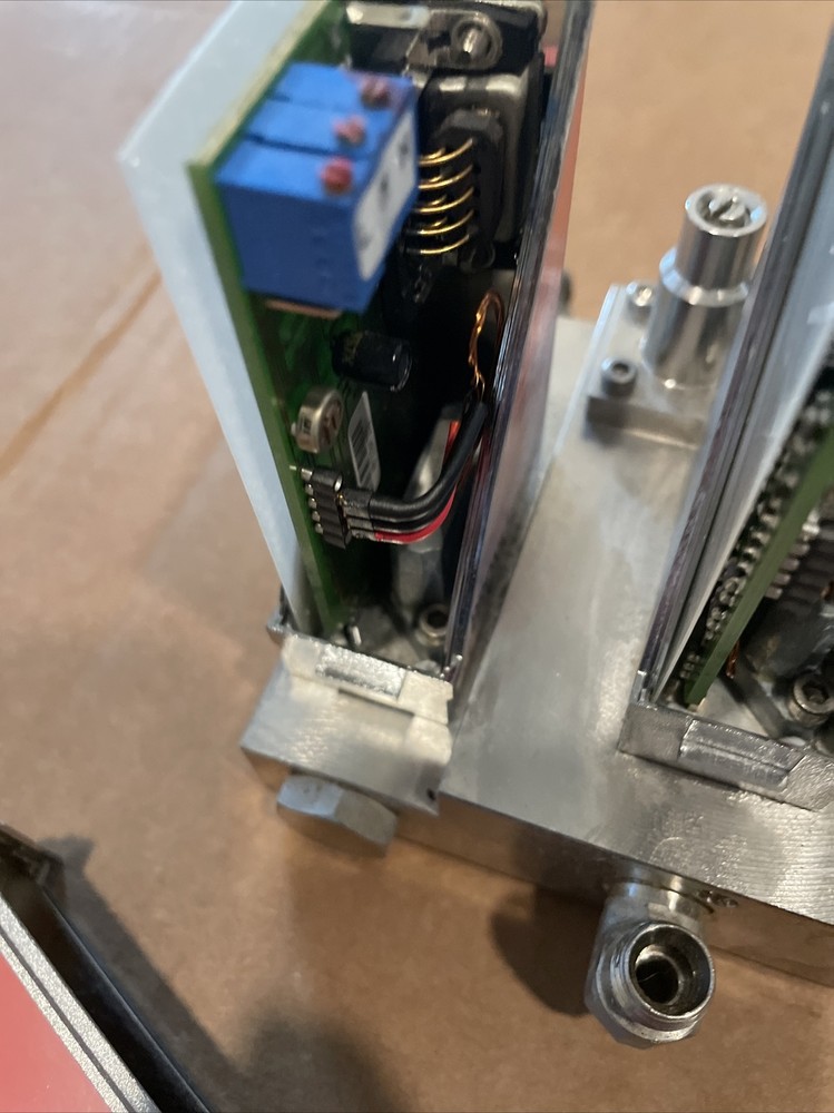 BRONKHORST MASS FLOW METER/CONTROLLER N2 50LN/MIN A15