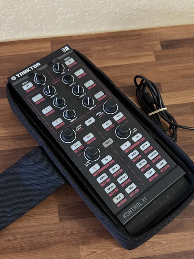 Native Instruments Traktor Kontrol X1 MK1 Portable DJ Controller USB