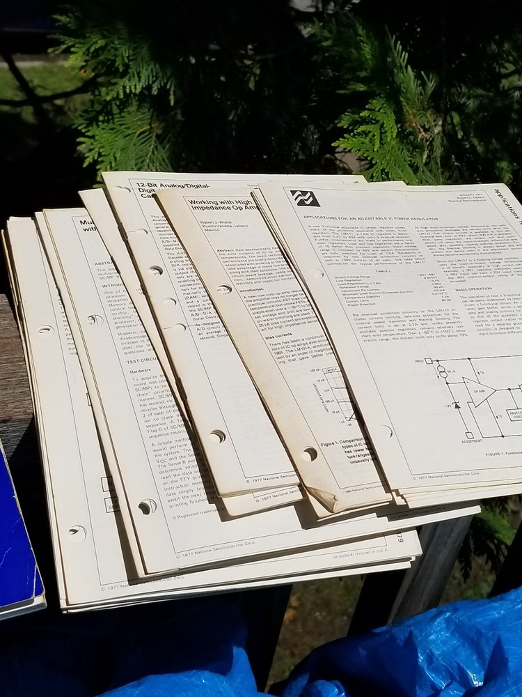 2 VINTAGE ELECTRONIC BOOKS NATIONAL SEMICONDUCTOR DATA 1977 LINEAR APPLICATIONS