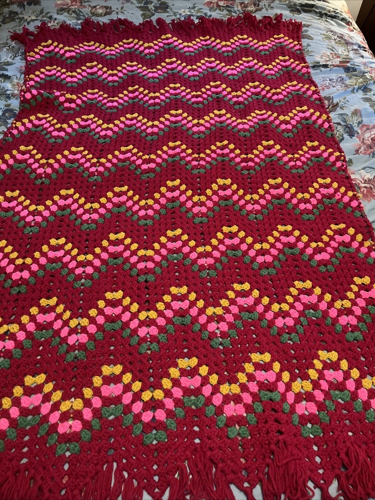 vintage Chevaron Pattern afghan- 38” X 57” -Nice