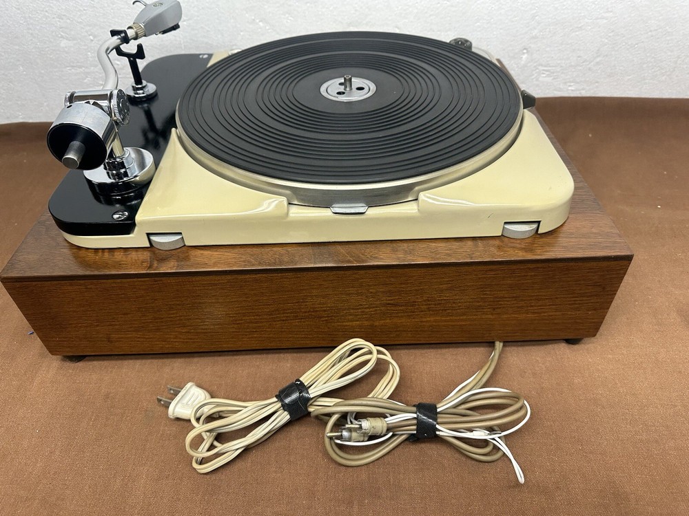 Thorens Vintage Turntable Model 124